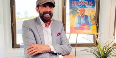 Imagen de archivo del artista dominicano Juan Luis Guerra posa durante una rueda de prensa sobre el lanzamiento del documental ""Entre el mar y las palmeras"" ayer, en Miami Beach, Florida (EEUU). EFE/ Alicia Civita