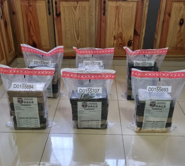 Incautan 37 paquetes presumiblemente cocaína en puerto de Haina