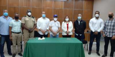 Arnaldo Rodriguez,Dr.Nelson Cosme y Luisa de La Mota.