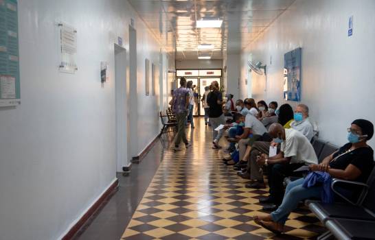 La afluencia de personas a los centros de vacunación se ha reactivado después de los anuncios del Gobierno. (MASSIEL BECO)