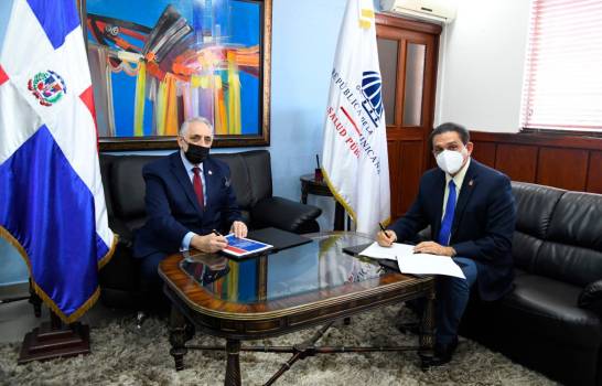 Ministro de Salud, Daniel Rivera y el presidente de la Lidom, Vitelio Mejía, durante firma de acuerdo. (FUENTE EXTERNA )