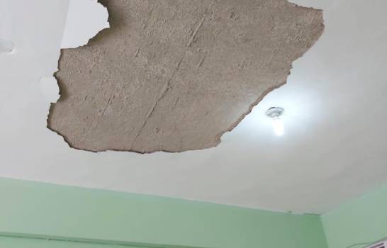 Partes huecas invade aulas y pasillos del centro educativo en Santo Domingo Este.