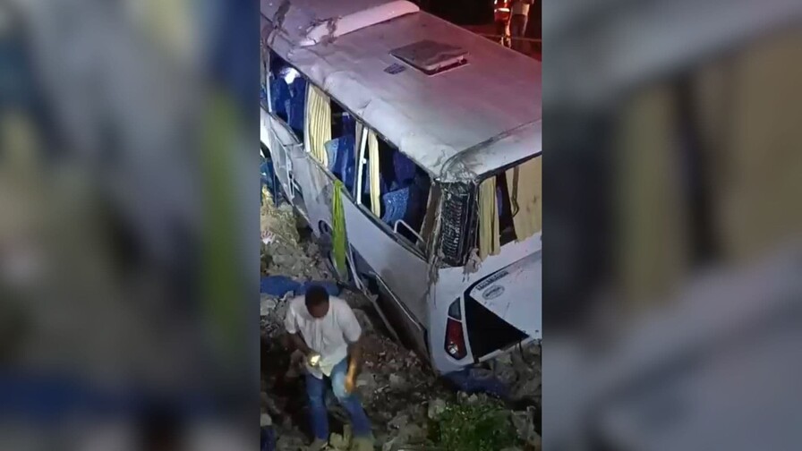 Dos fallecidos y 18 heridos por accidente de tránsito en un autobús en ...
