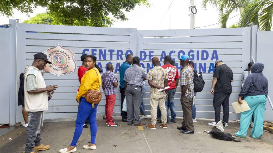 Regreso de migrantes a su país gana terreno en Europa y República Dominicana